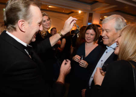 Magic OZ Close up wedding Magician Worthing