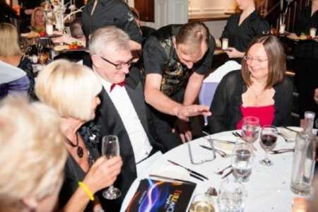 Magic OZ Corporate Magician Sussex, MC Corporate close up magician